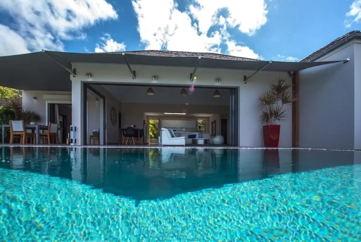 Serenity Villa Nestled Atop A Small Hill In Petit Cul De Sac 圣巴泰勒米